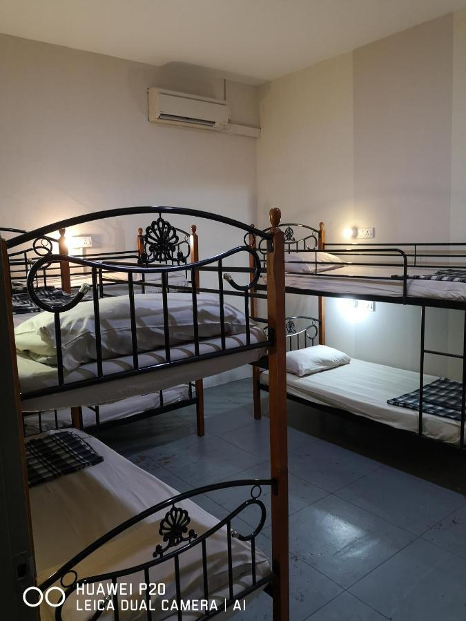Apple Backpackers Hotel George Town Exterior photo